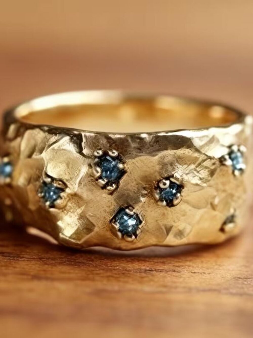 NUGGET DESIGN SPOTTED BLUE CRYSTALS SET IN SZ. 7 GOLDEN BAND RING J